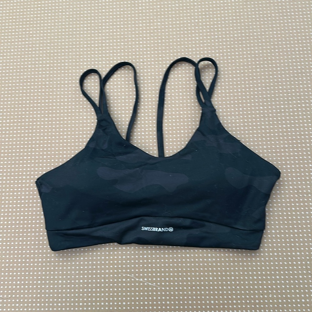 SWISSBRAND black sport bra medium size 🖤